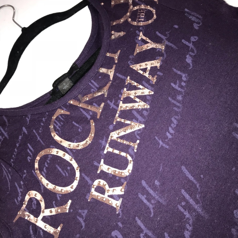 Rockin on the runway graphic tee